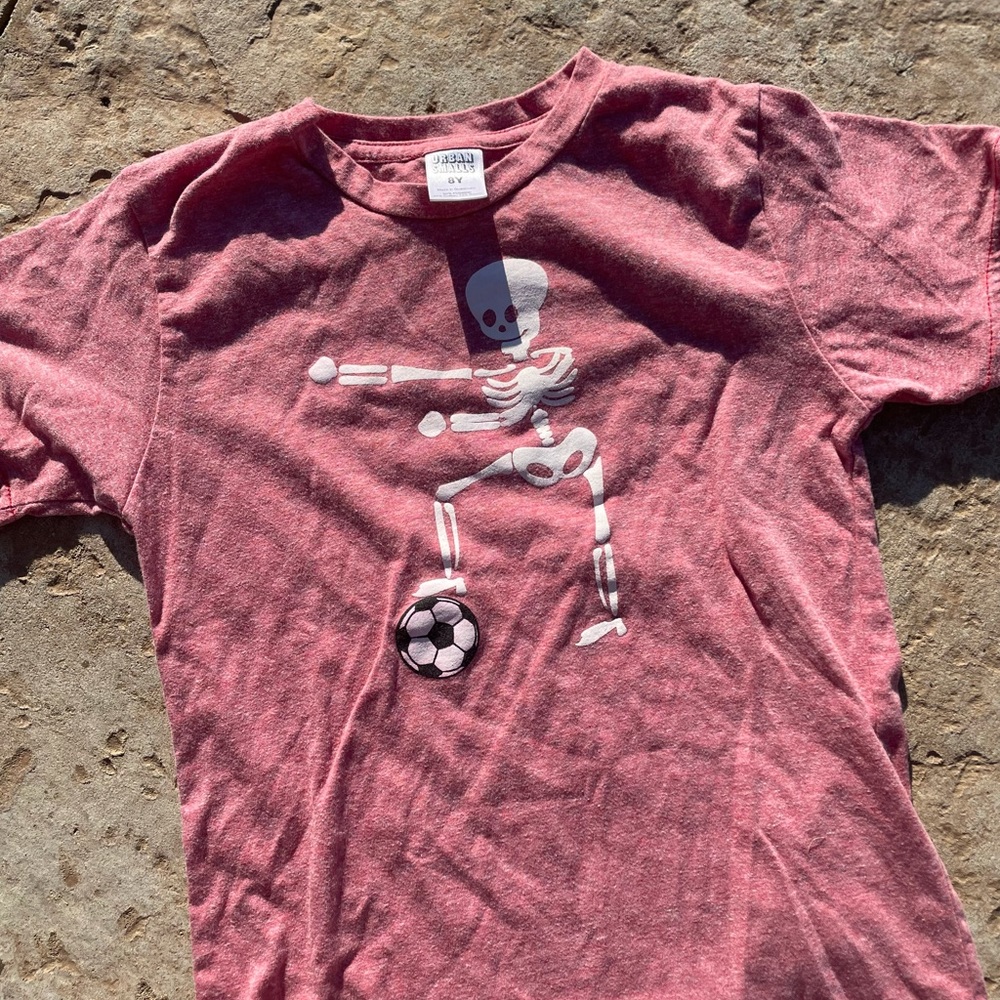 3/$21 ⚡️Soccer skeleton SS red tshirt. Sz 8